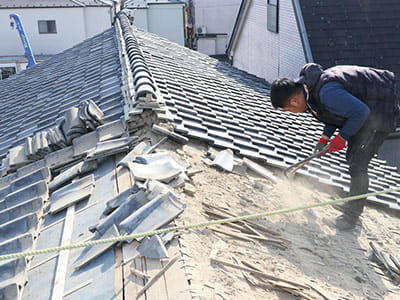 屋根葺き替え工事｜ウェルスチールの屋根工事の施工メニュー